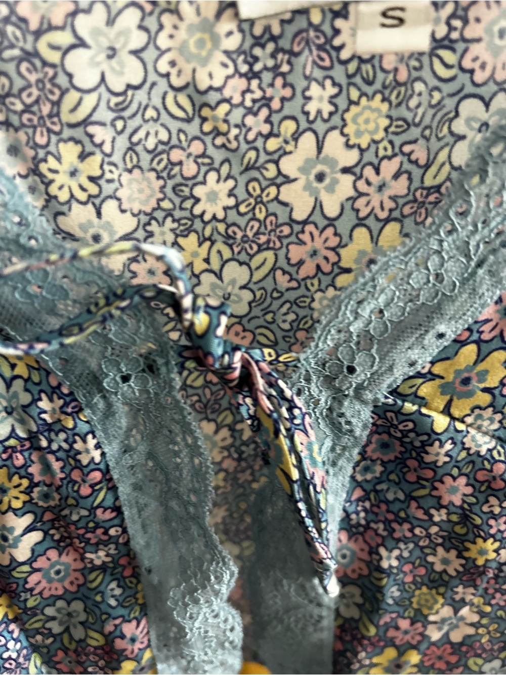 Frankies Bikinis Y2K Floral Lace Silk Cami Top S Fairy Femenine - Picture 3 of 14